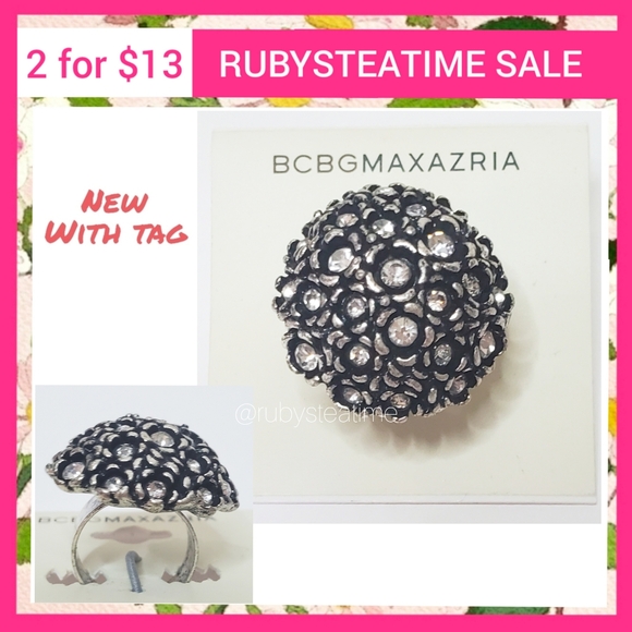 ✨️SALE✨️ 2 for $13✨️ BCBG Crystal / Metal Floral Cocktail Ring, Holiday, NWT - Picture 1 of 10